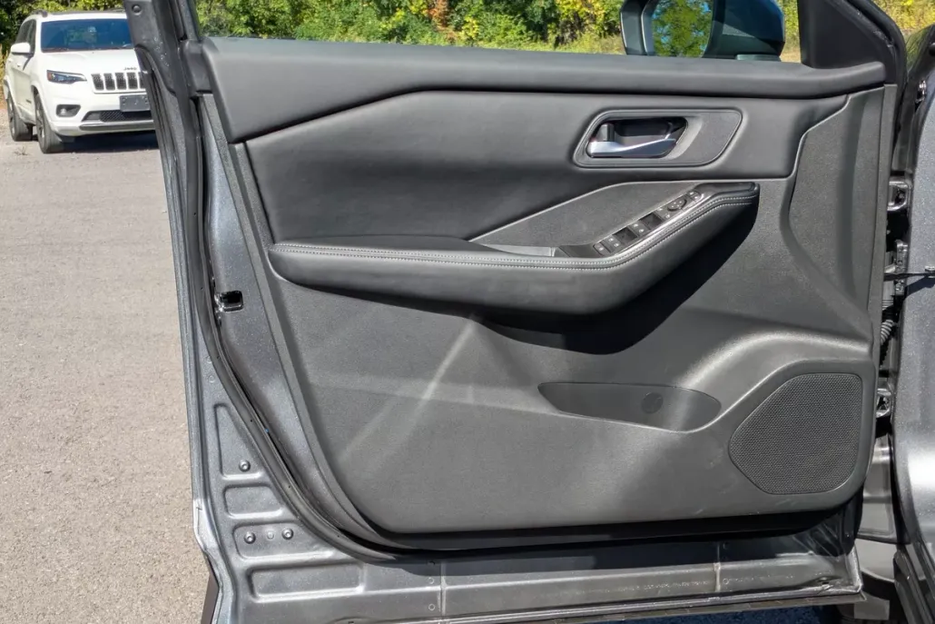 2025 Nissan Rogue SV photo 1