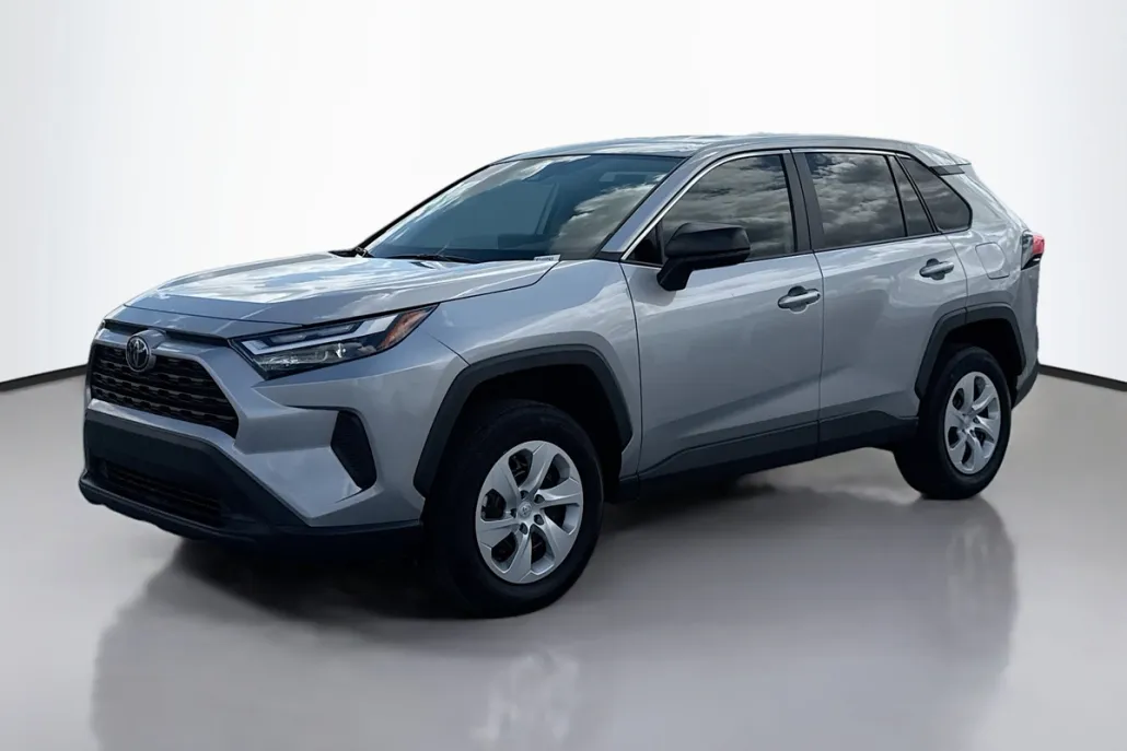 2024 Toyota RAV4 LE photo 1