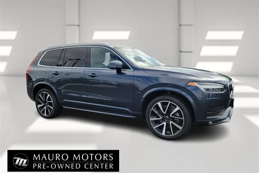 2022 Volvo XC90 Momentum photo 1
