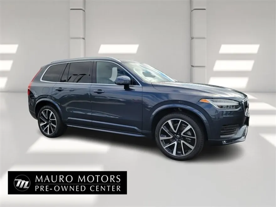 2022 Volvo XC90 Momentum photo 1