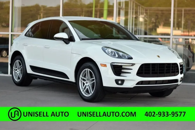 2017 Porsche Macan Base photo 1