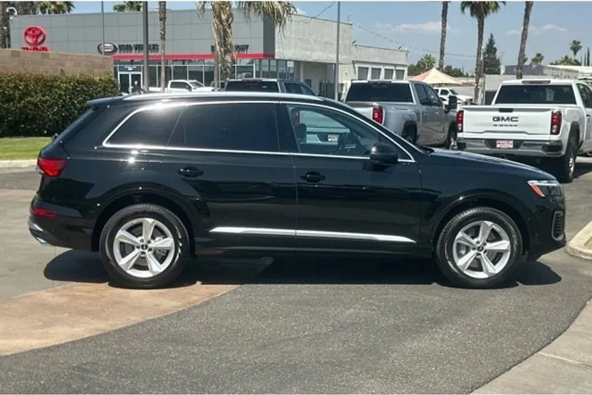 2025 Audi Q7 Premium photo 1