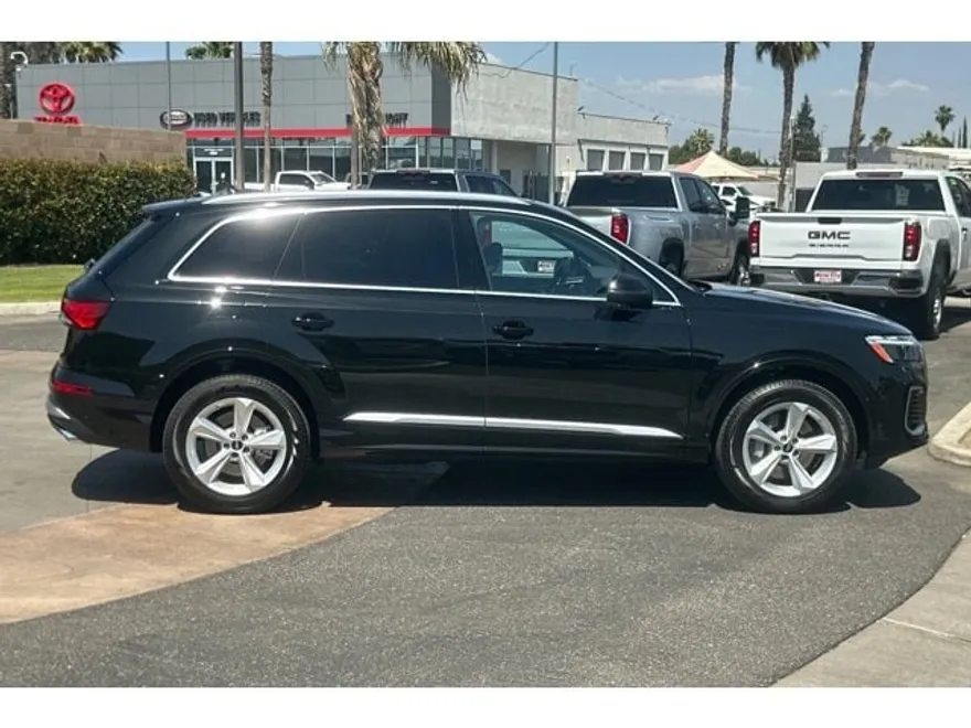 2025 Audi Q7 Premium photo 1