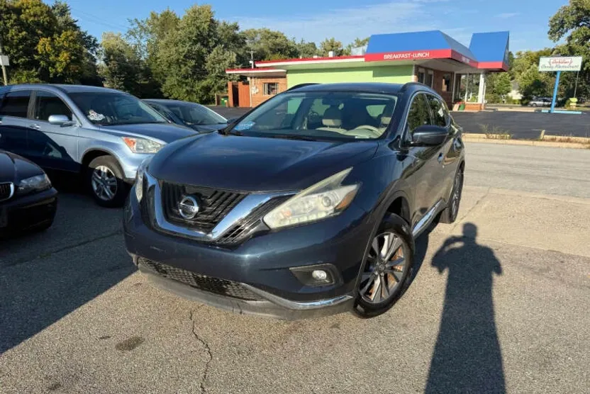 2015 Nissan Murano SV photo 1