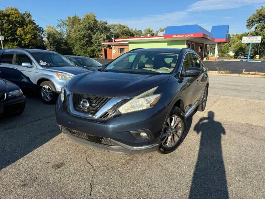 2015 Nissan Murano SV photo 1