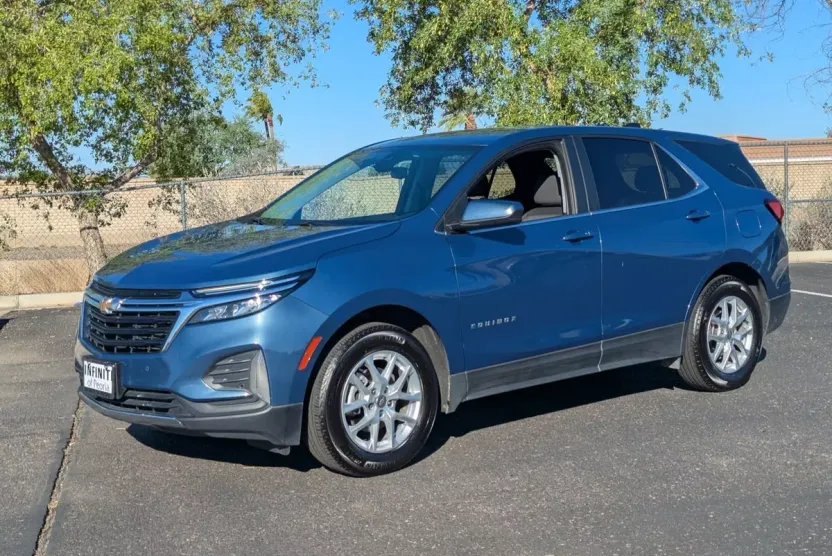 2024 Chevrolet Equinox LT photo 1