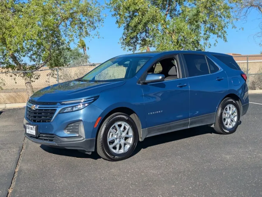 2024 Chevrolet Equinox LT photo 1