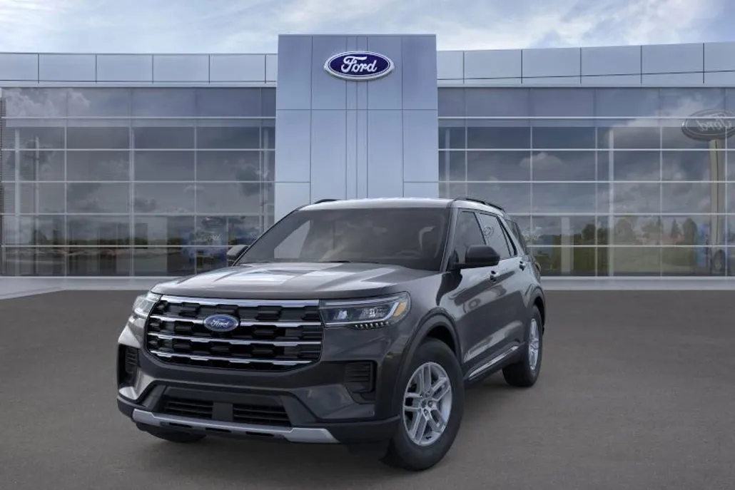 2025 Ford Explorer photo 1