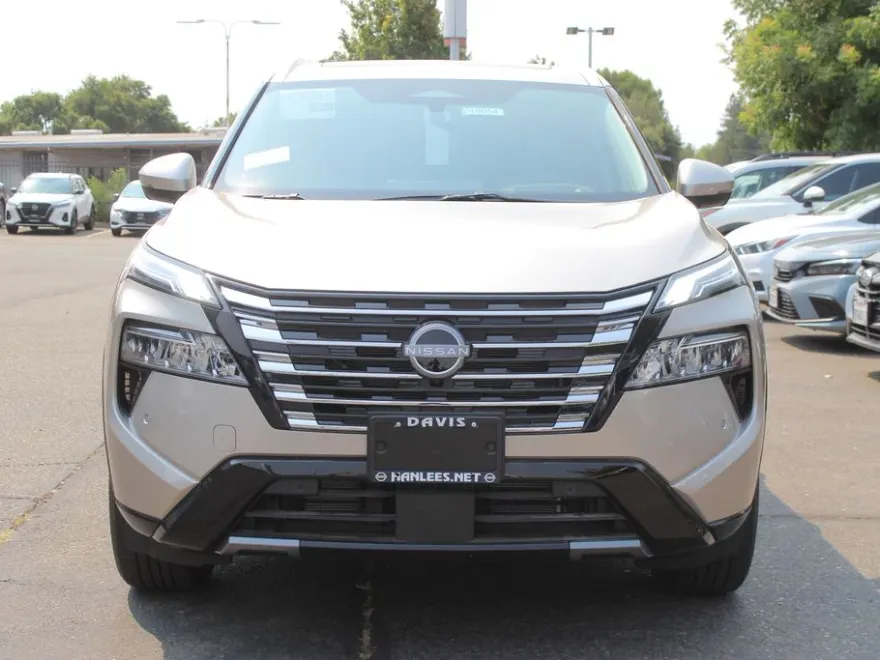 2025 Nissan Rogue Platinum photo 1