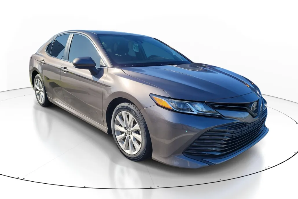2020 Toyota Camry LE photo 1