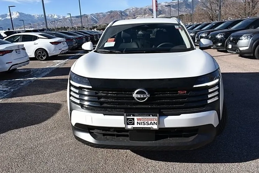 2025 Nissan Kicks SR photo 1