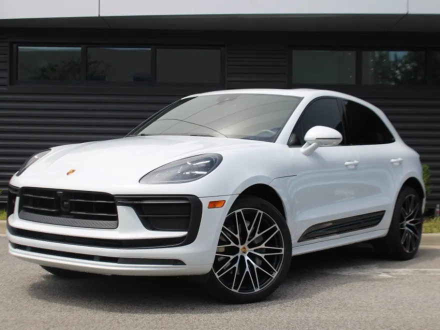 2023 Porsche Macan T photo 1