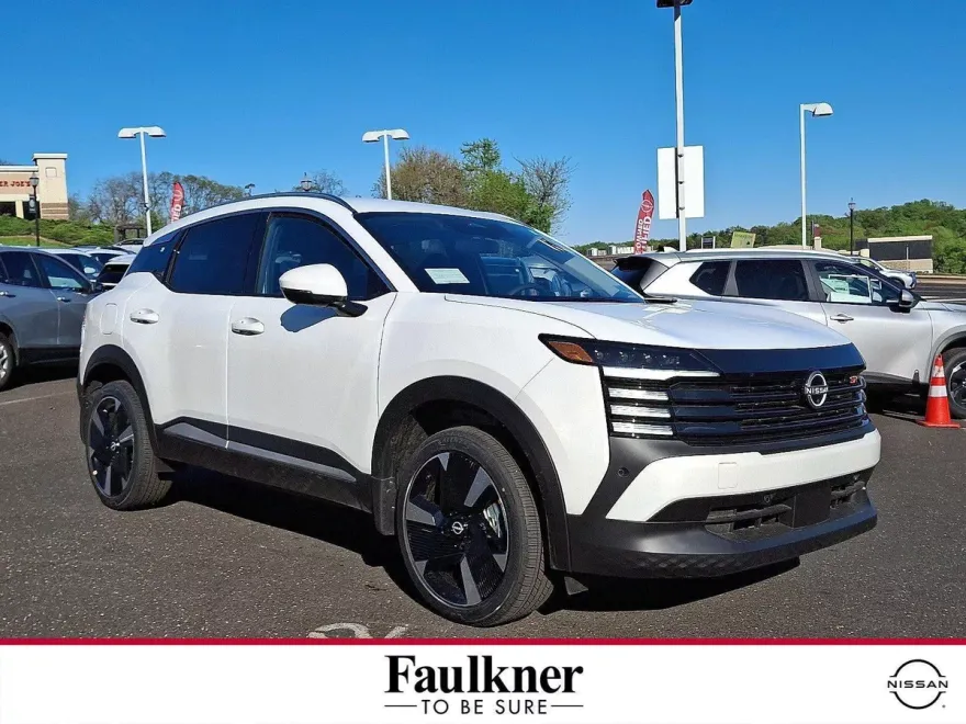 2025 Nissan Kicks SR photo 1