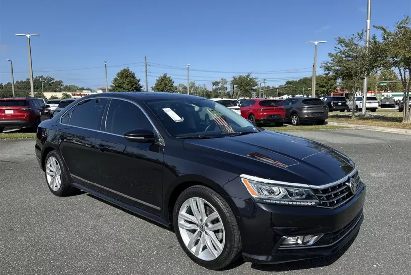 2018 Volkswagen Passat 2.0T SEL Premium photo 1