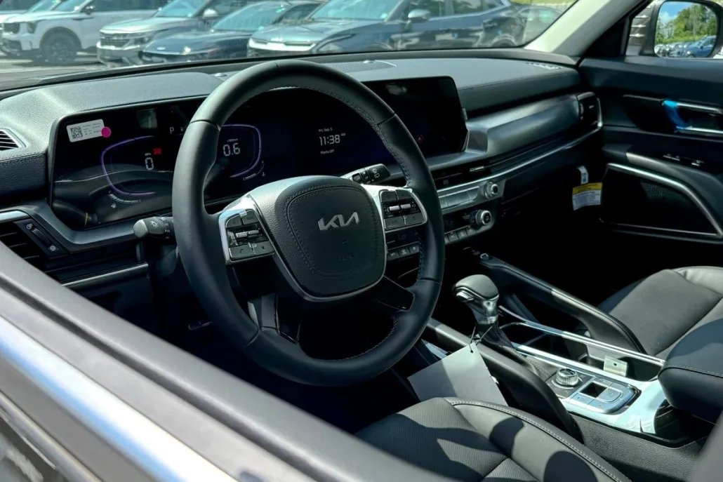 2025 Kia Telluride S photo 1