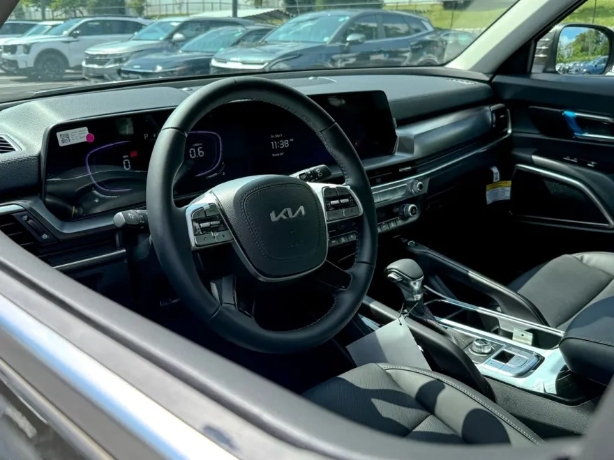 2025 Kia Telluride S photo 1