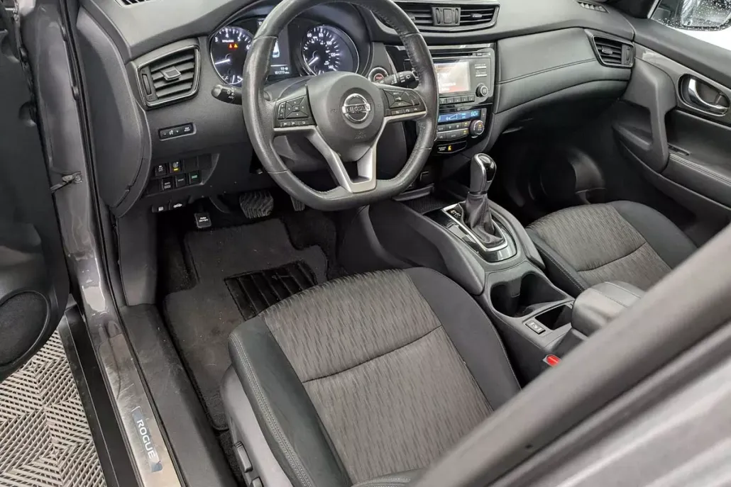 2017 Nissan Rogue SV Midnight Edition photo 1