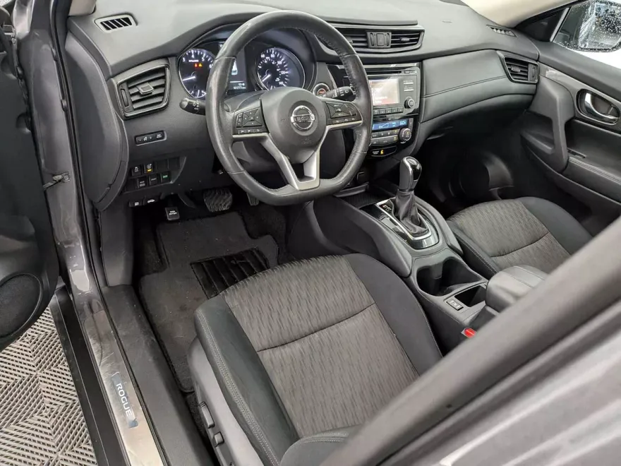 2017 Nissan Rogue SV Midnight Edition photo 1