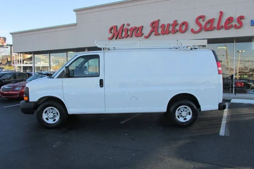 2015 Chevrolet Express 2500 Cargo Van photo 1