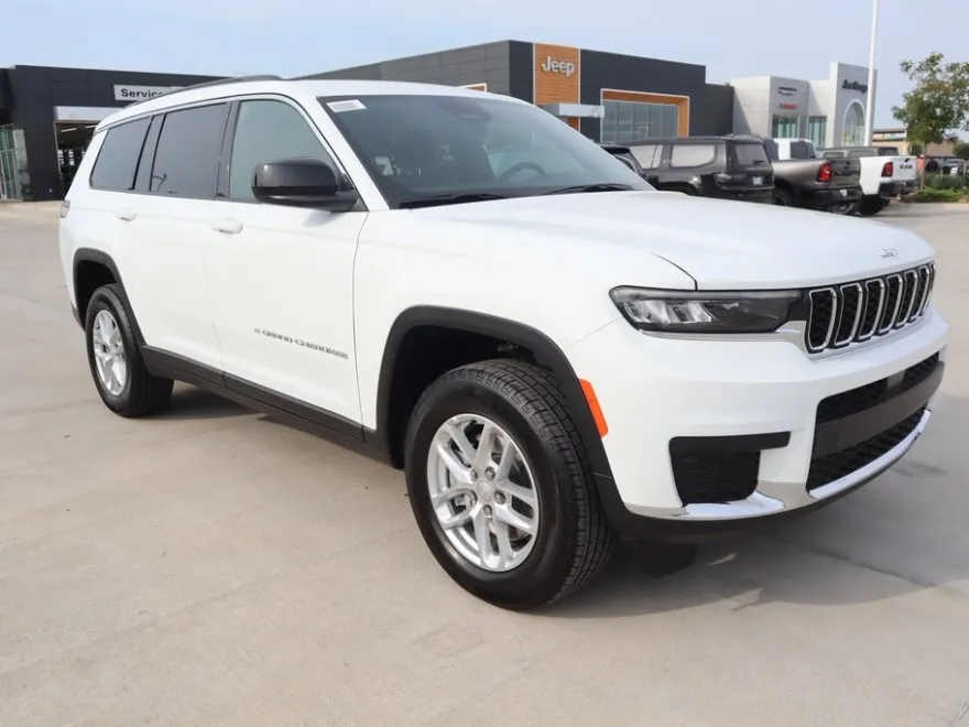 2025 Jeep Grand Cherokee Laredo photo 1
