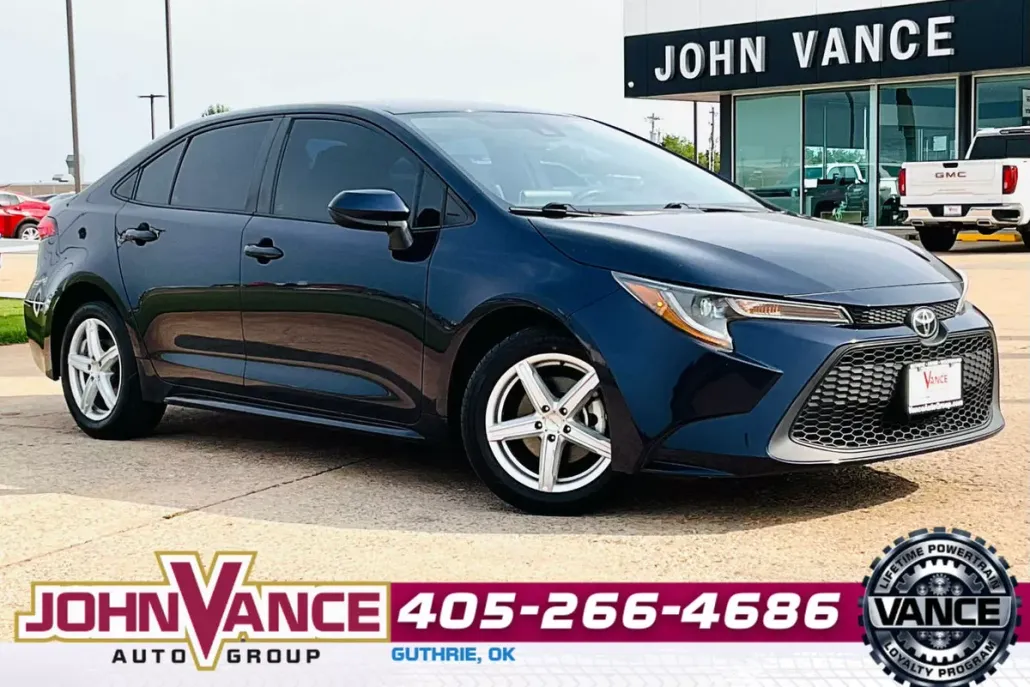 2021 Toyota Corolla LE photo 1