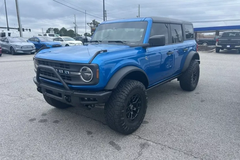 2021 Ford Bronco Black Diamond photo 1