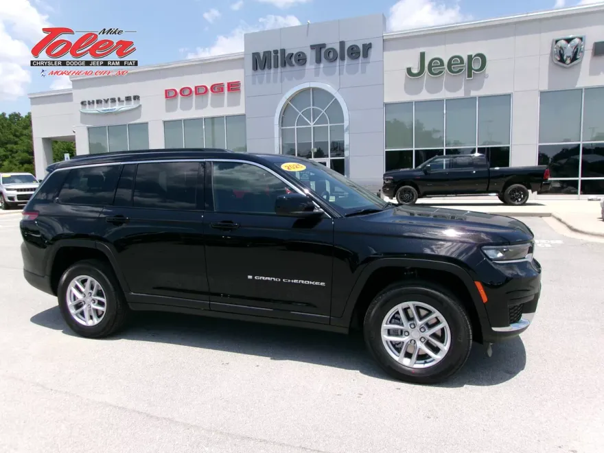 2025 Jeep Grand Cherokee Laredo photo 1