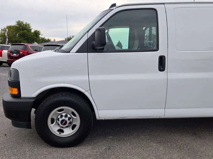2018 Gmc Savana Cargo photo 1