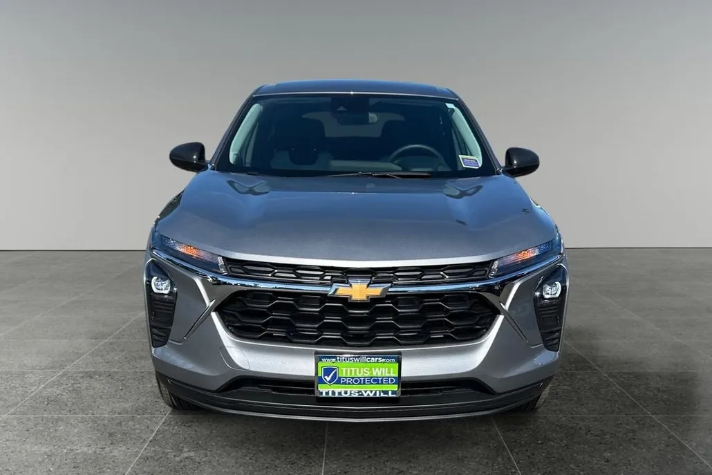 2024 Chevrolet Trax LS photo 1