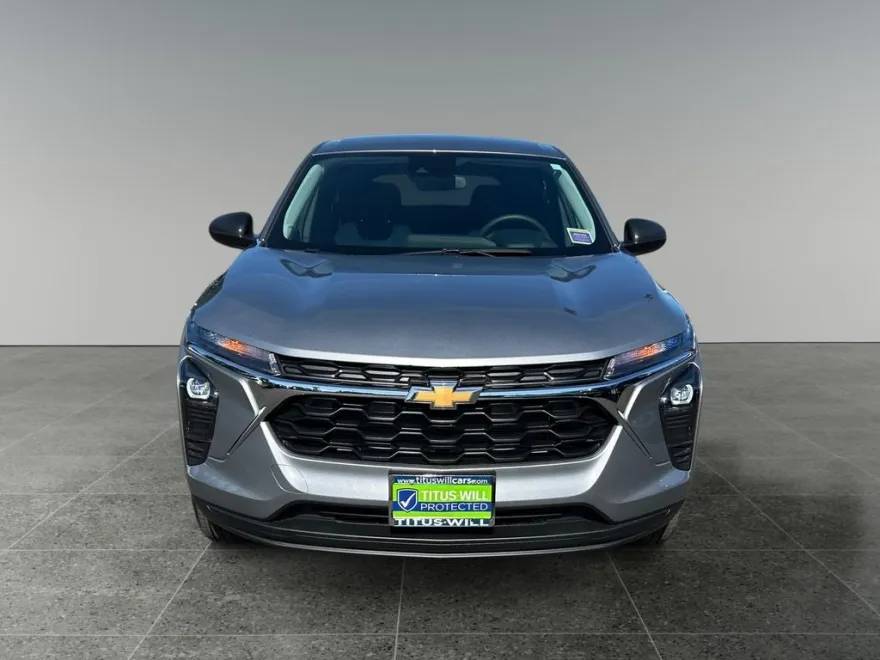 2024 Chevrolet Trax LS photo 1