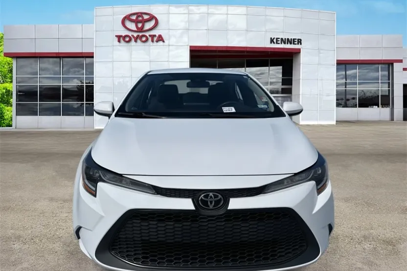 2022 Toyota Corolla LE photo 1