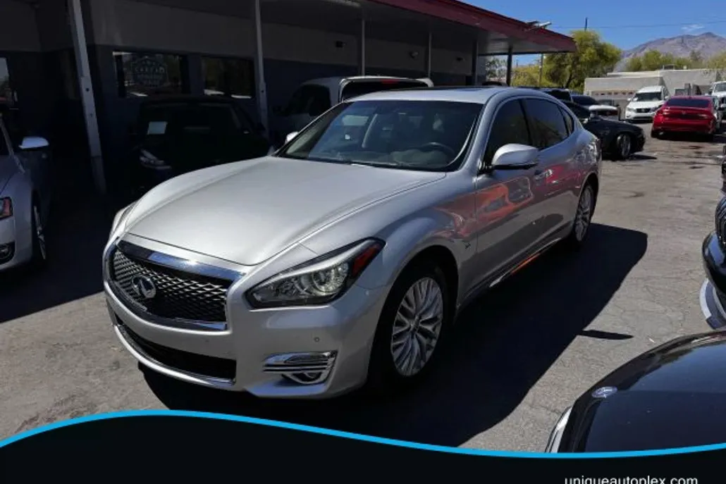 2016 Infiniti Q70 3.7 photo 1