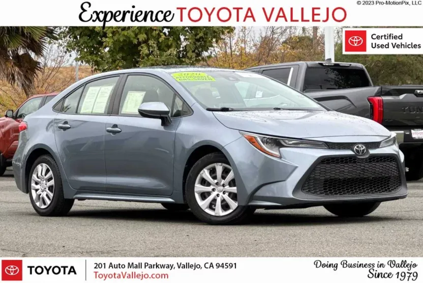 2020 Toyota Corolla LE photo 1