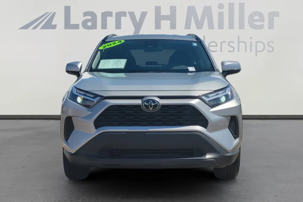 2024 Toyota RAV4 XLE photo 1
