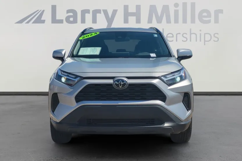 2024 Toyota RAV4 XLE photo 1