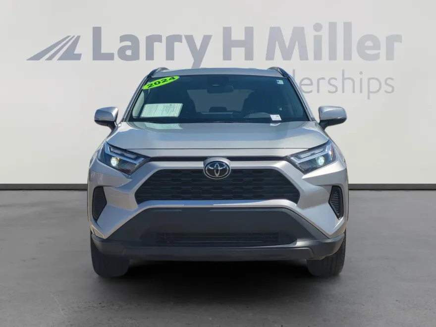 2024 Toyota RAV4 XLE photo 1