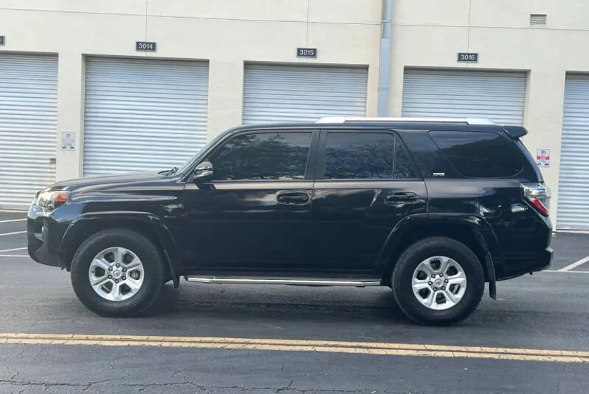 2017 Toyota 4Runner SR5 photo 1