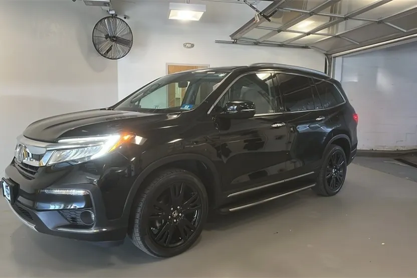 2020 Honda Pilot Touring photo 1