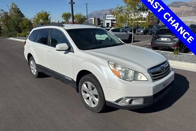2012 Subaru Outback 2.5i Premium photo 1