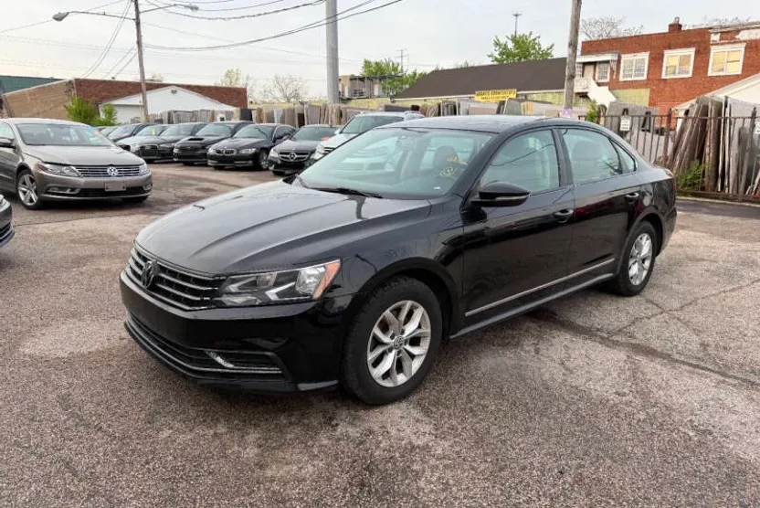 2016 Volkswagen Passat S photo 1