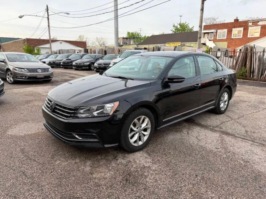 2016 Volkswagen Passat S photo 1
