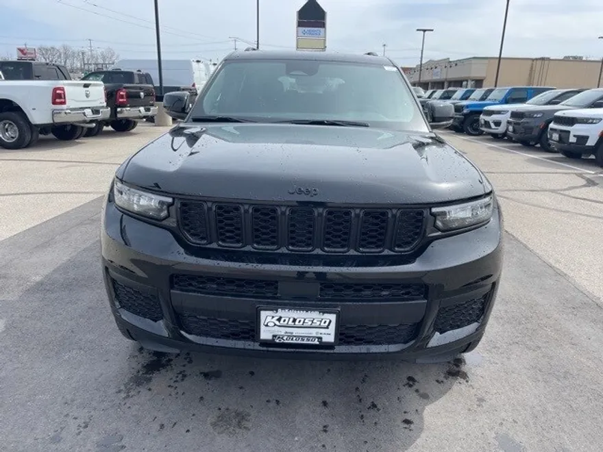 2025 Jeep Grand Cherokee Altitude X photo 2