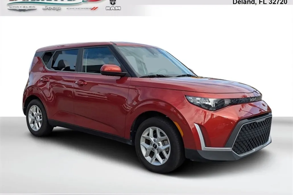 2024 Kia Soul LX photo 1