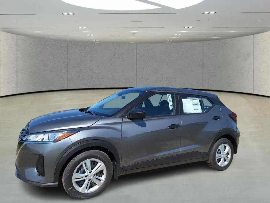 2025 Nissan Kicks Play S photo 1