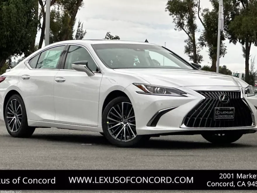 2025 Lexus ES 300h photo 1
