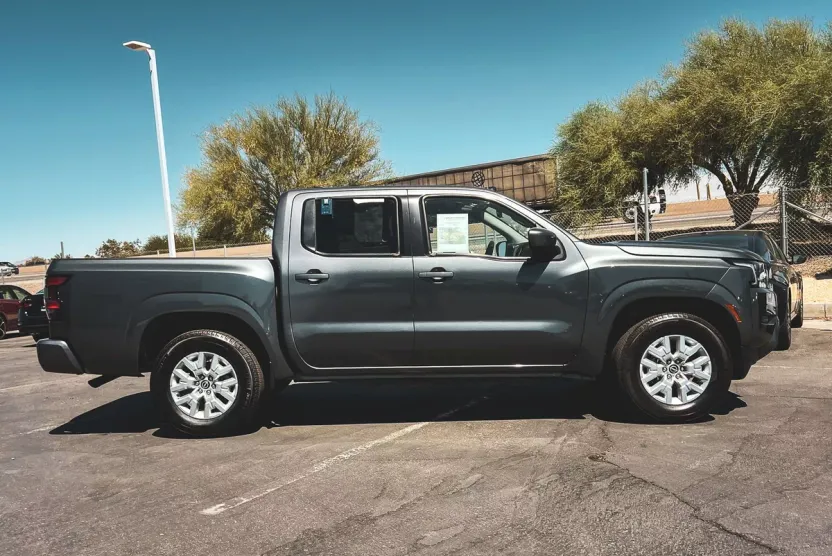 2023 Nissan Frontier SV photo 1