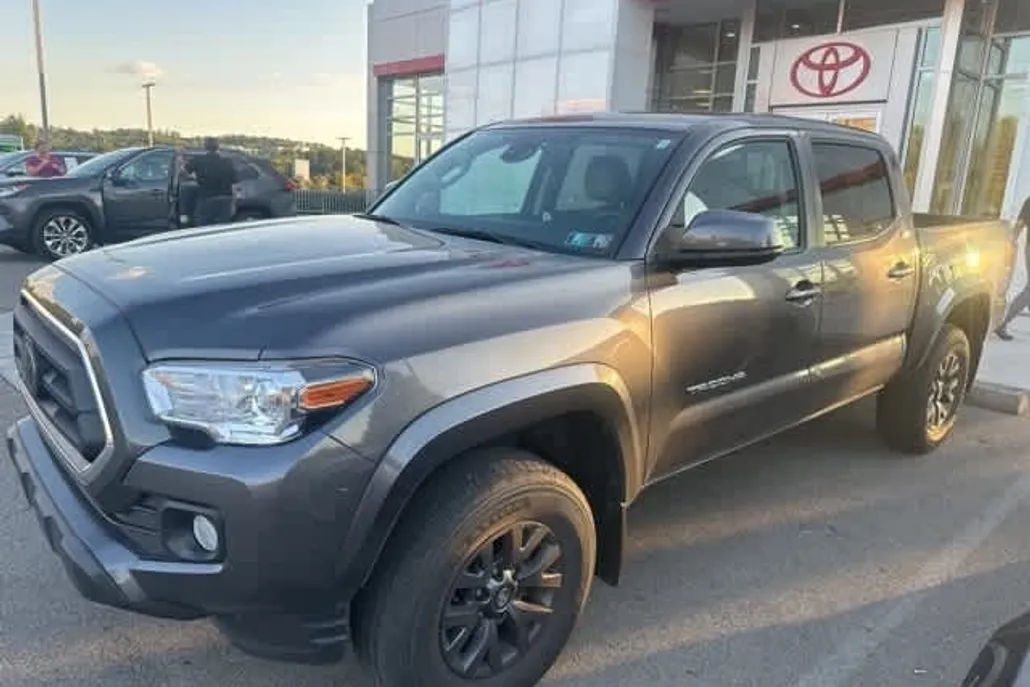 2023 Toyota Tacoma SR5 photo 1
