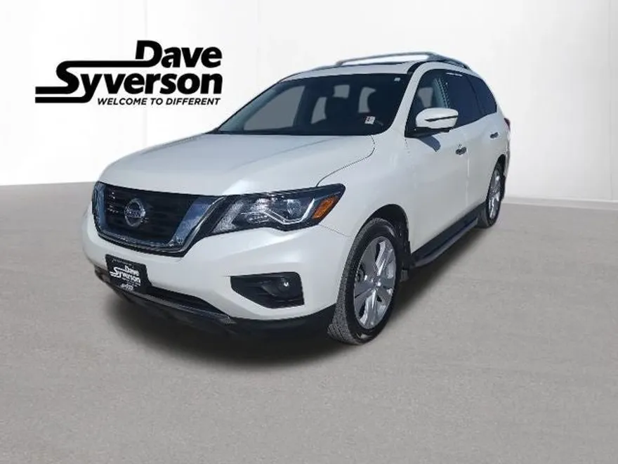 2018 Nissan Pathfinder SL photo 1