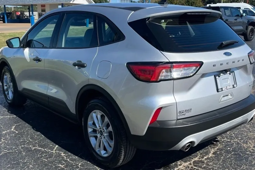 2020 Ford Escape S photo 1