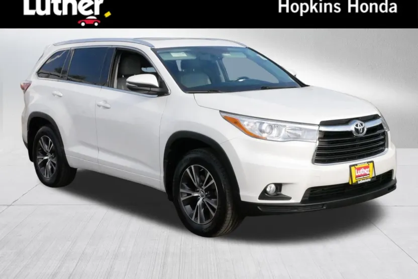 2016 Toyota Highlander XLE photo 1